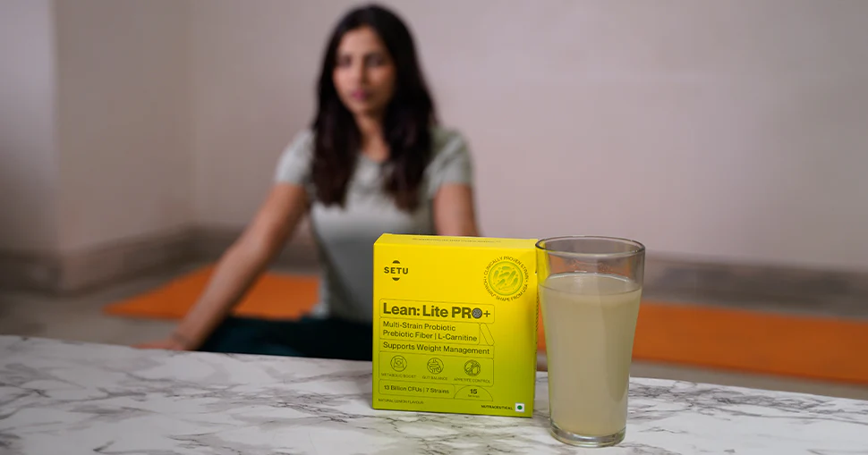 Woman with Setu Lean Lite drink and pack
